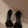 Women MESHKI Shoes<Lara