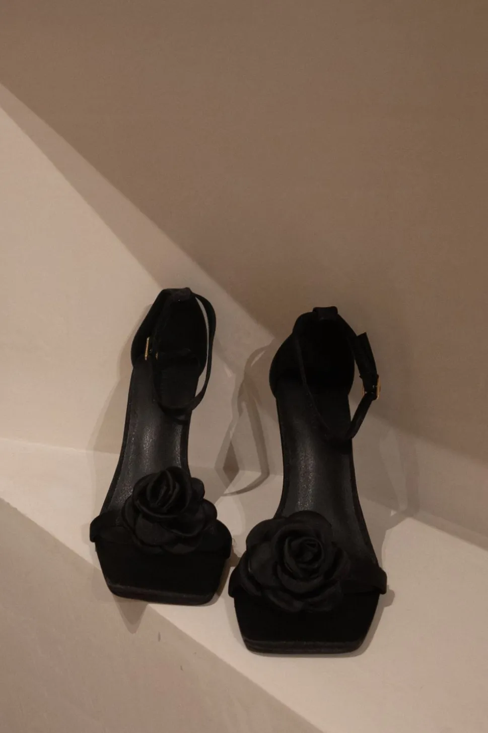 Women MESHKI Shoes<Lara