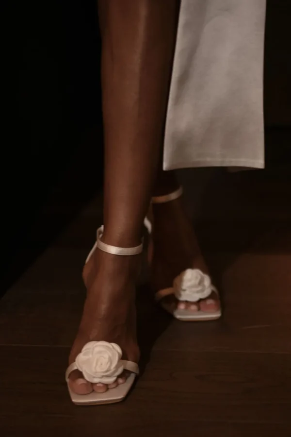 Women MESHKI Shoes<Lara